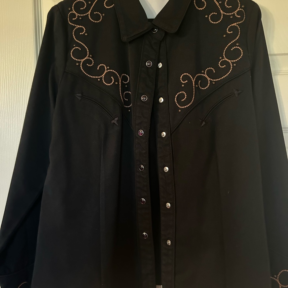 Release your inner cowgirl in this embroidered, black Scully blouse!